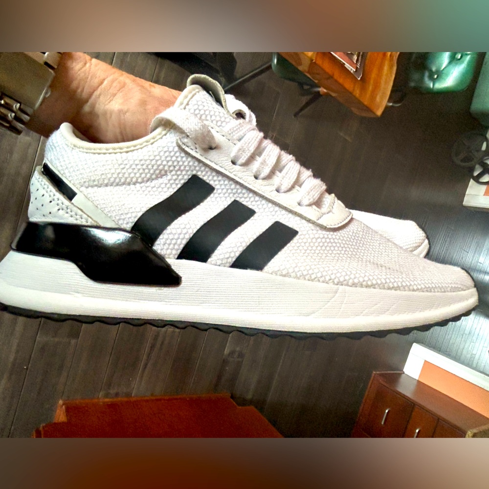 Adidas Women 5.5 white